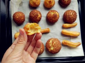 烤好的泡芙外皮酥脆，内里是空心的