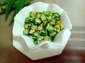 黄黄的鸡蛋，绿绿的秋葵，好吃又营养。