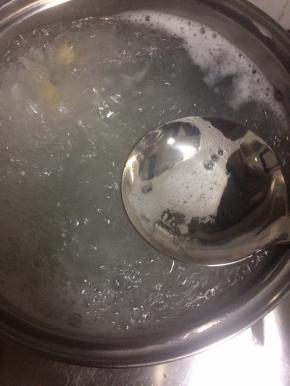 水开后撇去泡沫