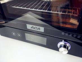 放入预热好的烤箱中层，上下火155度烤40分钟左右