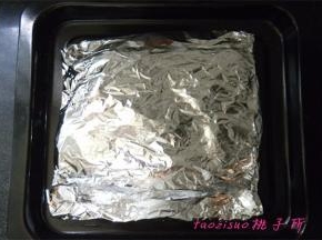 锡纸包好后，放在烤盘里；