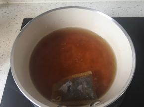 中火煮开，继续转小火煮五分钟关火