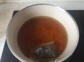 中火煮开，继续转小火煮五分钟关火