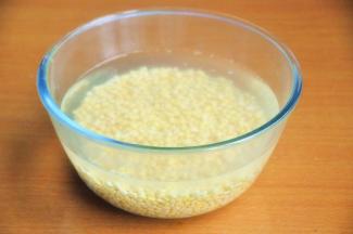 提前6小时泡绿豆，绿豆我用的吴香香脱皮绿豆，因为去皮的过程会让人崩溃。