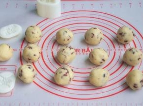 均分成40克一个的小球，刚好13个。