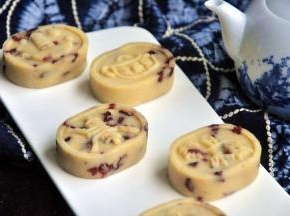 加入了蔓越莓的绿豆糕，口感更清爽。