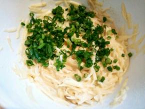 最后放十三香，盐，葱花，拌开就好了