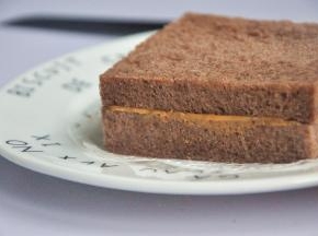 盖上另一片吐司。