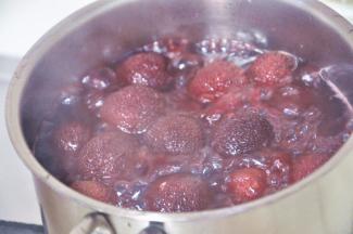 大火烧开后用中火煮至汤汁浓稠时关火。