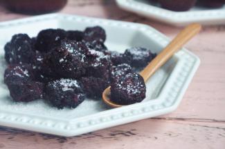 我的杨梅干，相对较干便于保存，但不影响口感，也绝对没有糊掉，刚好是我喜欢的状态，如果喜欢口感比较湿，色泽红润可以缩短时间，用白糖包裹一圈就可以享受美味啦。