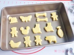 表面刷上鸡蛋液。