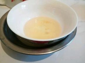 猪油隔热水化开，