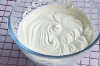 奶油打发到6.7成状态，奶油有淡淡的纹路。