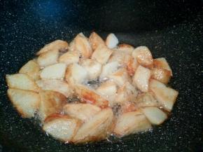 炸成这样的时候，倒出多余的油，