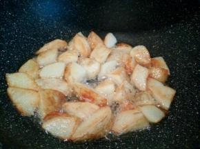 炸成这样的时候，倒出多余的油，