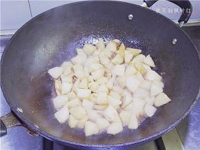 直至汤汁都吸收进去，萝卜烧软为止。