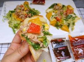 放在面包上，好吃的不行啦。