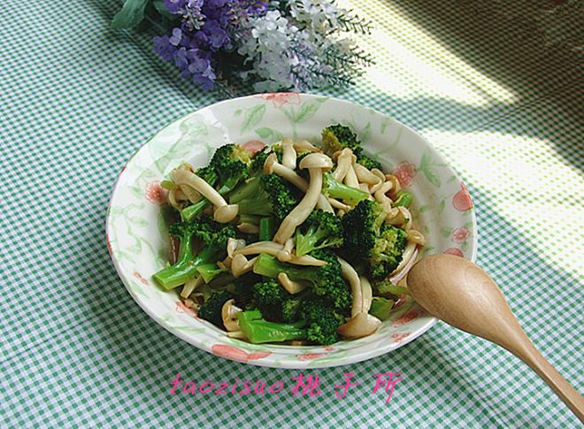 海鲜菇炒西兰花