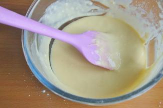 翻拌均匀，细腻无干粉颗粒即可。