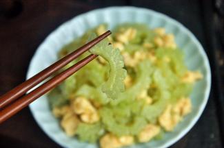 苦瓜和蛋是绝配，配方量是一个吃的份量，人多可翻倍。