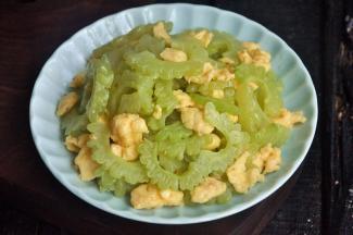 夏天吃苦瓜是个不错的选择，其实我真的不觉得苦。