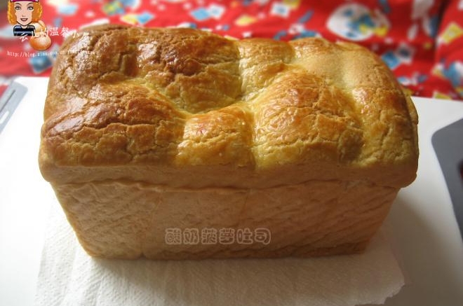 【酸奶菠萝吐司】：酸奶充当保湿剂，面包软到可以练瑜珈！