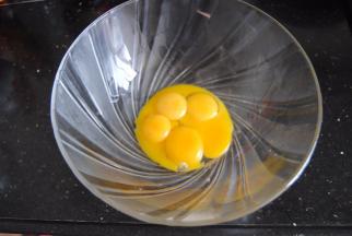 鸡蛋分离出蛋黄