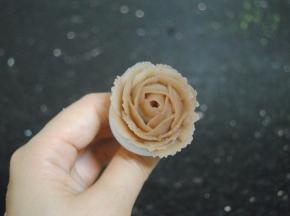 接下来是7瓣，可以适当的调整角度和花瓣数量即可