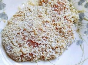 最后沾满面包糠即可。