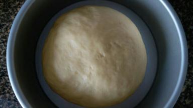 发酵至2倍大就可以咯，烤箱内的汽水擦干