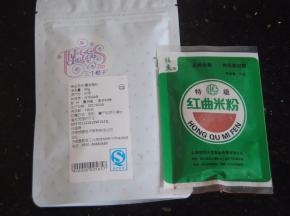 准备好红曲粉和蔓越莓粉，蔓越莓粉是纯果粉，不是果味粉哦