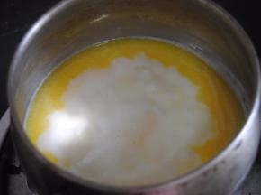 牛奶，盐，黄油，细砂糖煮沸后离火