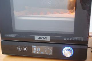 ACA烤箱上下火180度预热，放入中层烤制30分钟，中途千万不要开门