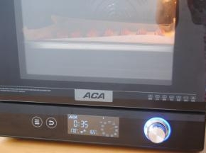 ACA烤箱上下火180度预热，放入中层烤制30分钟，中途千万不要开门