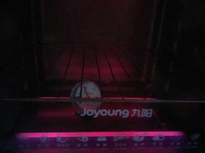 烤箱180度预热，烘烤20分钟。。上色后盖锡纸