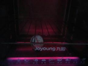 烤箱180度预热，烘烤20分钟。。上色后盖锡纸