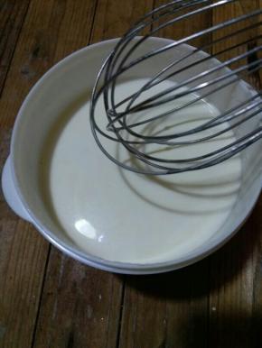 再次用手动打蛋器搅拌均匀