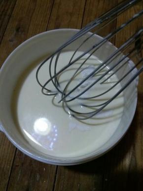 搅拌，直至菌粉完全溶解