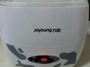 放入酸奶桶，通电。。睡觉~zZ哈哈~~我是晚上做的第二天早上起来拔电