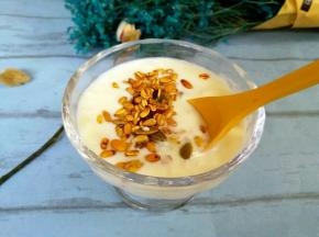 配上自己做的多谷物，早餐来一杯，营养又美味