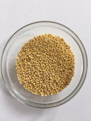 这是我在淘宝上买的褪皮绿豆，颗粒饱满，用来做绿豆糕不错哦！
