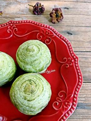 烤箱提前预热，上下火200度40分钟分钟，上色后盖锡纸