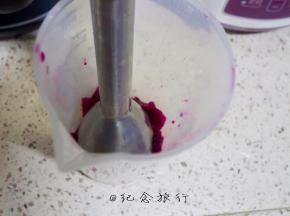 火龙果用料理棒打碎
