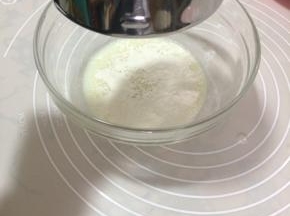 筛入低筋面粉