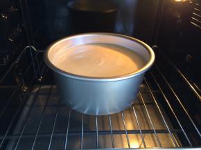 放入烤箱中下层，上下火150度烤45分钟