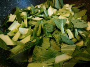 加入青菜翻炒