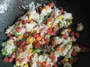 最后加入盐，黑胡椒粉，鸡精调味即可