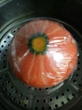 保上保鲜膜，开水上锅蒸25分钟左右即可