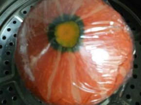 保上保鲜膜，开水上锅蒸25分钟左右即可