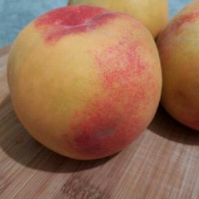 看看用盐洗过的桃子，把桃毛都洗的好干净